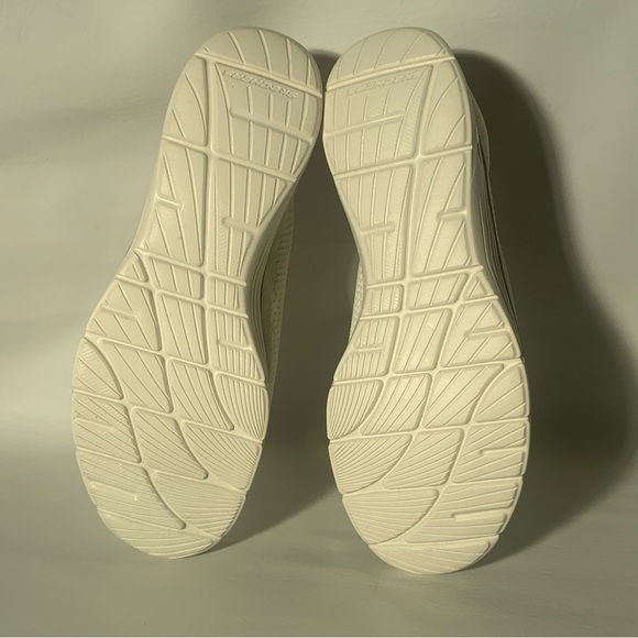 New SKECHERS Women’s Relaxed Fit Air-Cooled MEMORY FOAM Size 9 - Picture 11 of 16